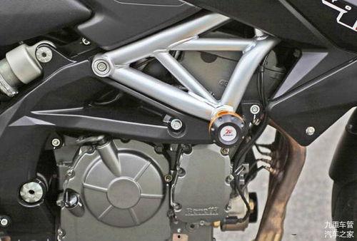 国产四缸摩托测评车视频,性能与品质的完美融合